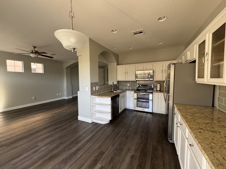 Dining Room to Kitchen - 524 W Mountain Sage Dr