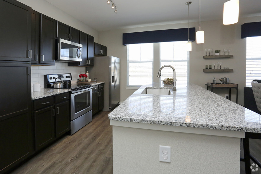 2BR, 2BA - 1367 SF - Watermark on Twenty Mile Luxury Apartment ...