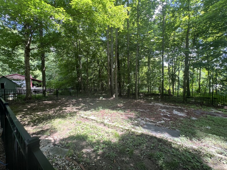Building Photo - 1075 Woodland Ave