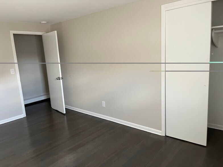 Building Photo - 386 Main St