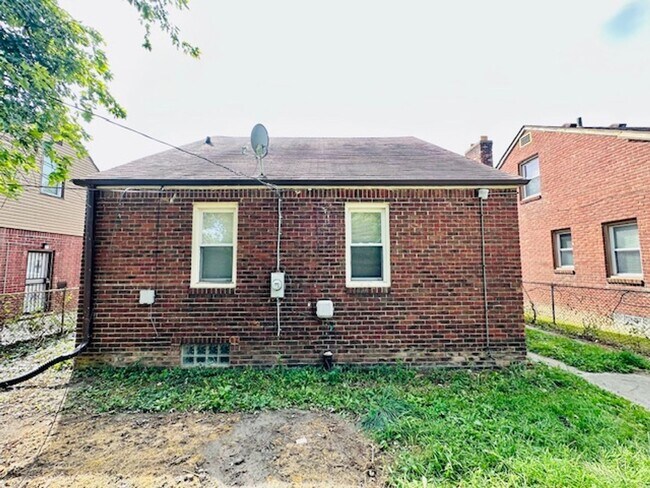 Building Photo - 3 Bedroom 1 Bath Welcome Section 8