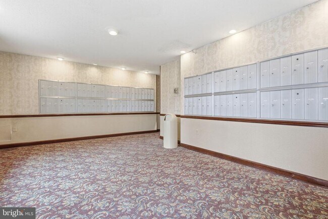 Building Photo - 1200 S Arlington Ridge Rd