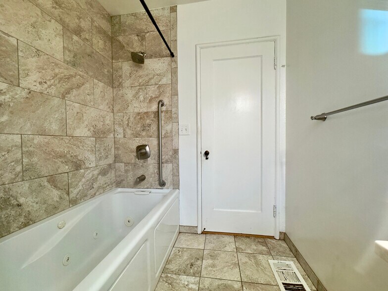 Building Photo - 2307 107th Ave