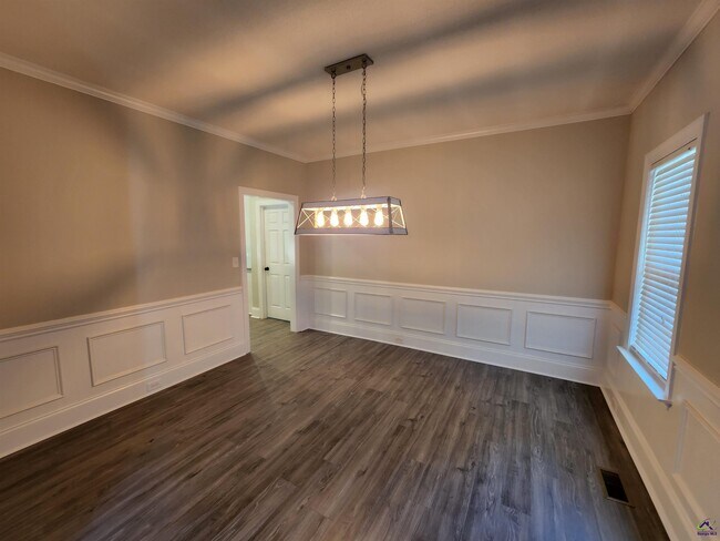 Building Photo - 225 Sandbed Rd