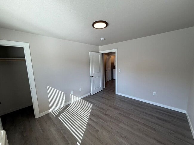 Building Photo - 2915 Waverly Dr SE