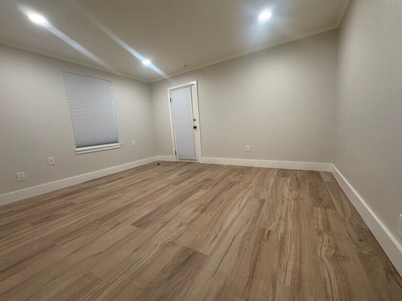 Bedroom - 927 Stewart St