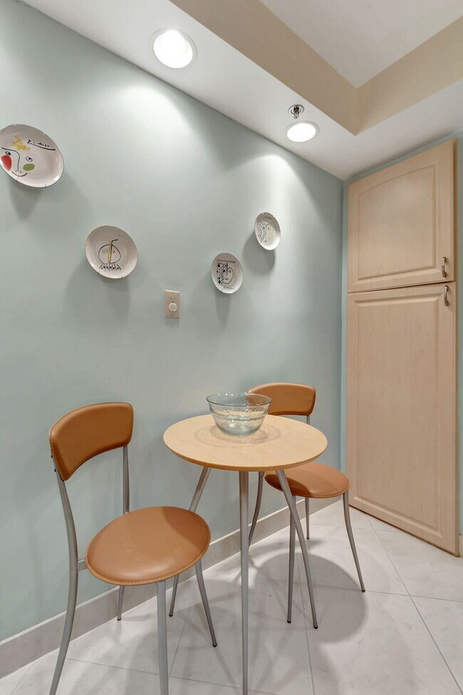 Building Photo - 3215 S Ocean Blvd