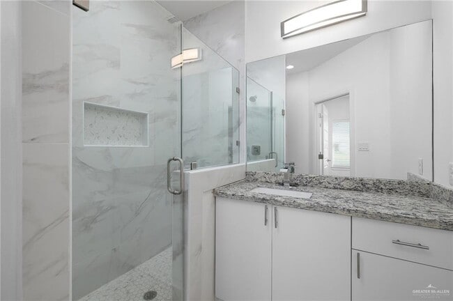 Building Photo - 9 E Yuma Ave