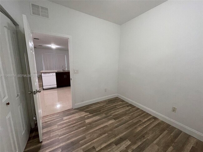 Building Photo - 1955 Marsh Harbor Dr