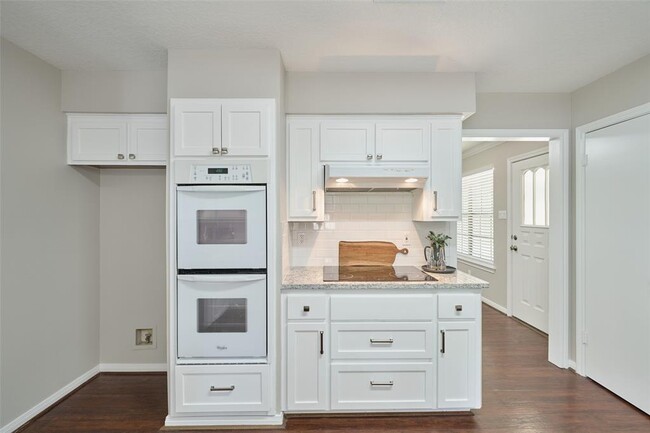 Building Photo - 26611 Oak Hill Dr