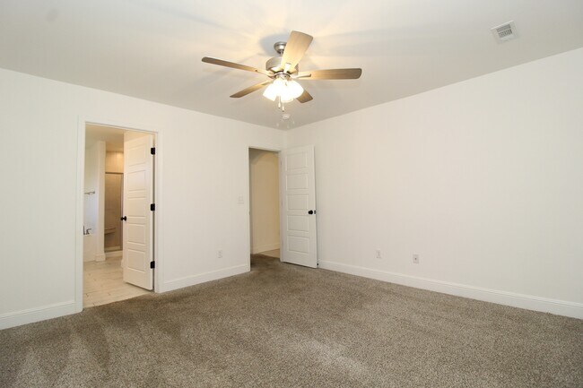 Building Photo - 1500 Ari Ave