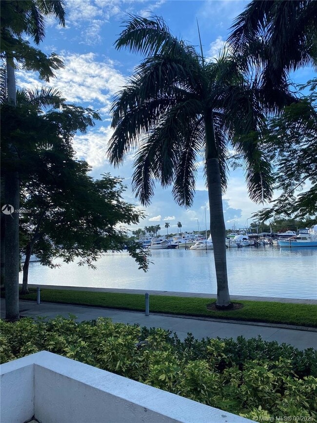 Building Photo - 1861 NW S River Dr