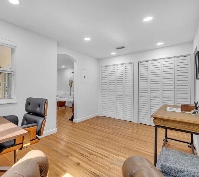 Building Photo - 1100 El Rado St