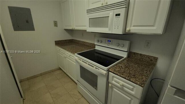 Building Photo - 5900 Collins Ave