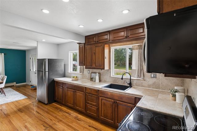 Building Photo - 556 S Canosa Ct