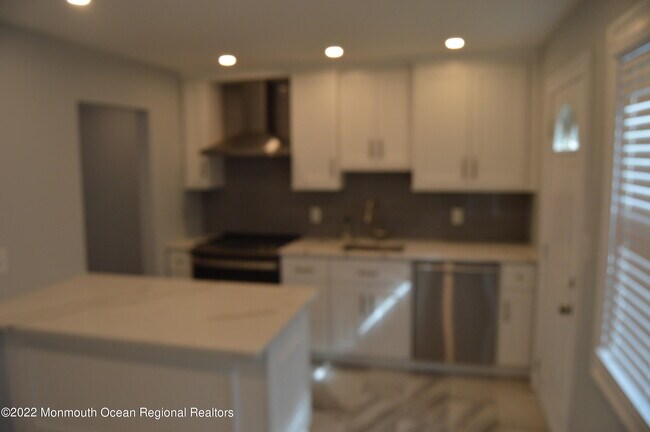 Building Photo - 12 Village Green Way