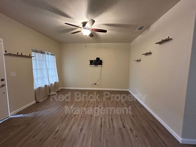 Building Photo - 3665 Venice Ave