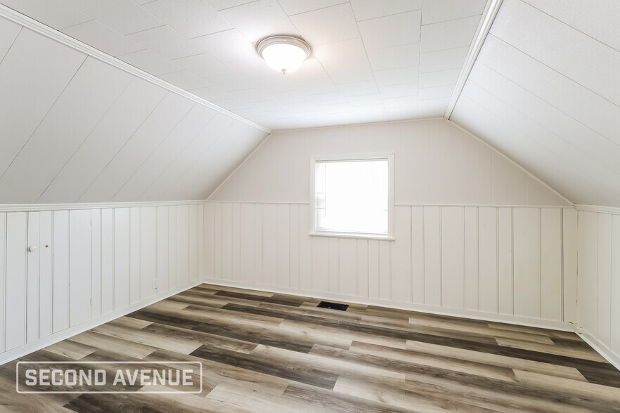 Building Photo - 1136 S Lynnebrook Dr