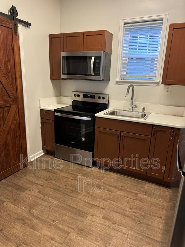 Building Photo - 518 S Warman Ave