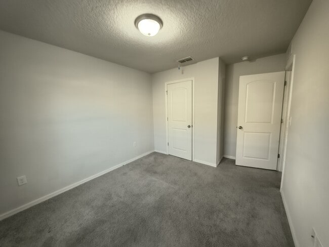 Building Photo - 275 Hyacinth Ct