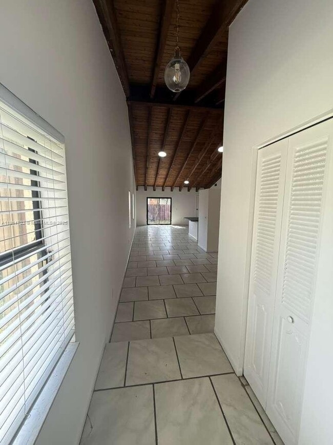 Building Photo - 6200 NW 26th Ct