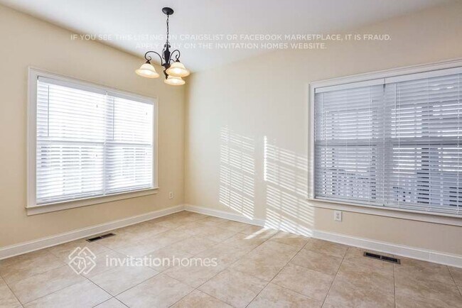 Building Photo - 111 River Knoll Dr