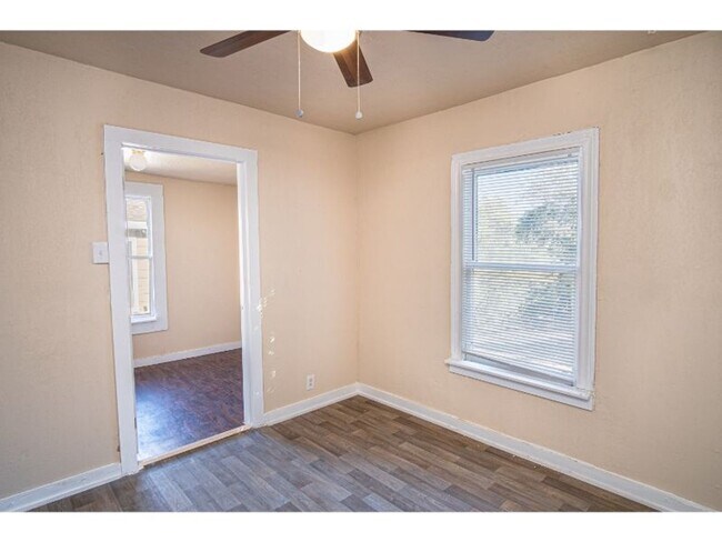 Building Photo - Great Amazing Home So Close to Downtown