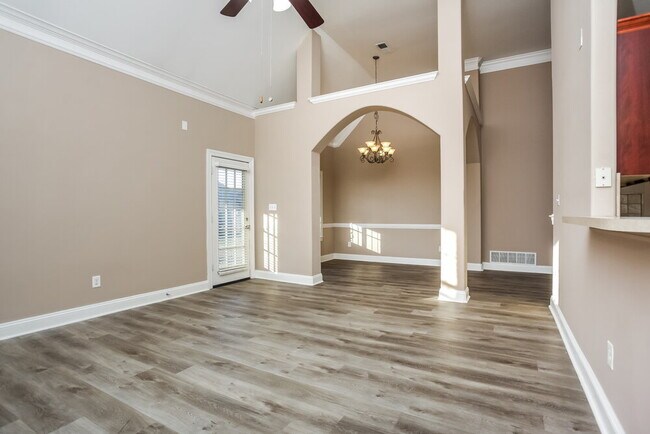 Building Photo - 3045 Roseleigh Dr