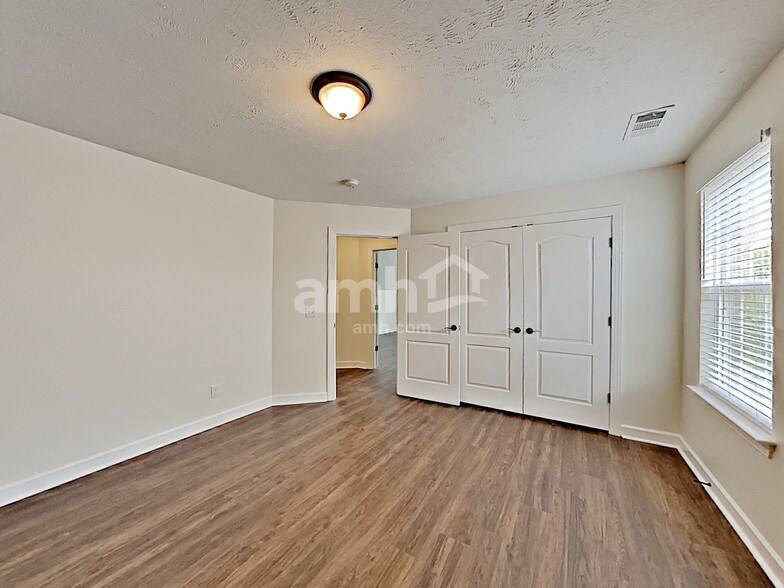 Building Photo - 6457 Sunnywood Dr