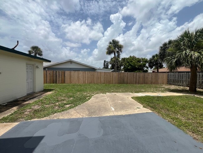 Building Photo - 5 Wisteria Dr