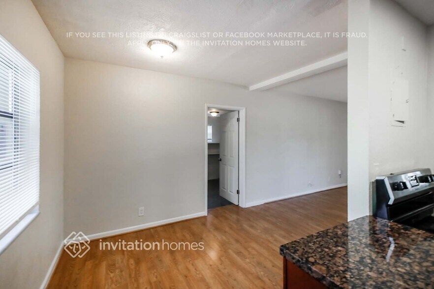 Building Photo - 1501 SW 25th Ave