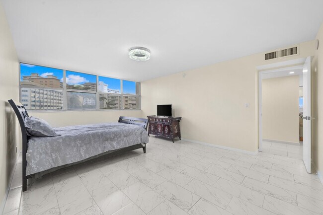 Building Photo - 100 Golden Isles Dr