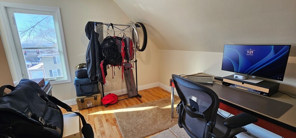 Building Photo - 389 E Allen St