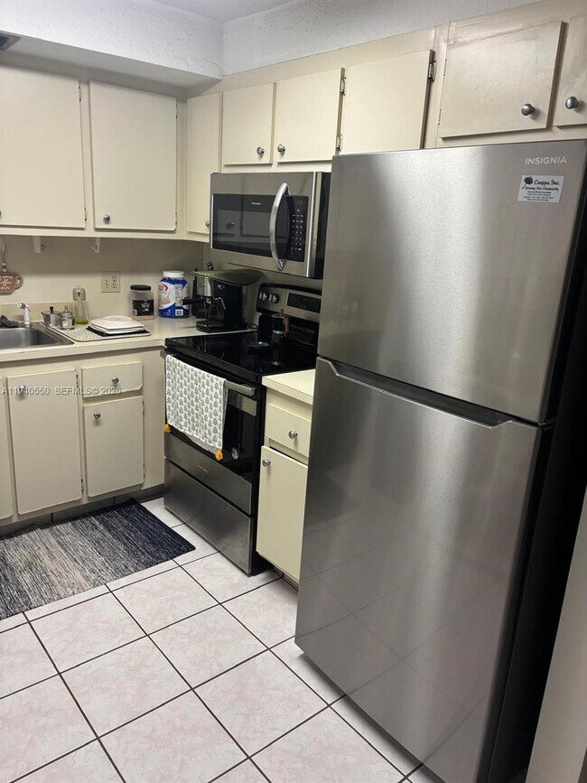 Building Photo - 13255 SW 9th Ct