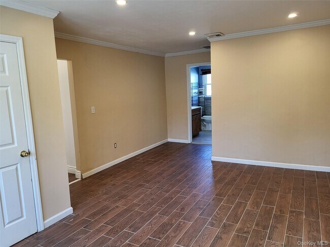 Building Photo - 20 Scott Dr