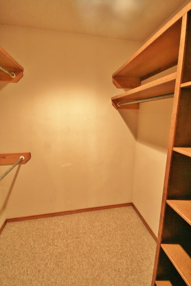 Building Photo - Zia Elementary, Hardwood Floors, Pets ok  ...