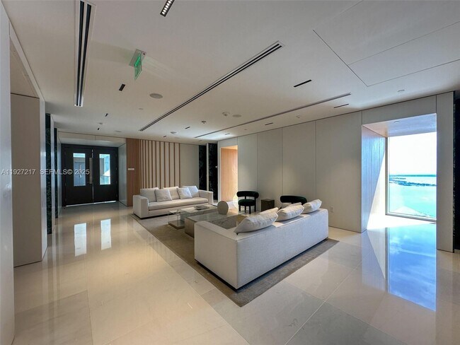 Building Photo - 300 Biscayne Blvd Way