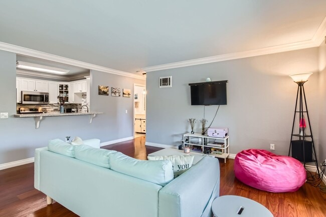 Building Photo - MOVE IN SPECIAL  $1000 FOR FIRST MONTH!!!!...