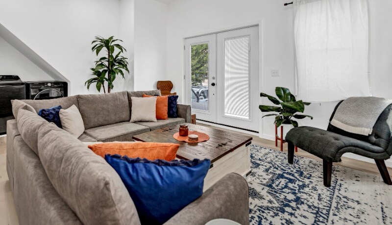 Building Photo - 574 Niagara St