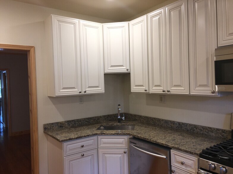 Kitchen - 7619 S Phillips Ave