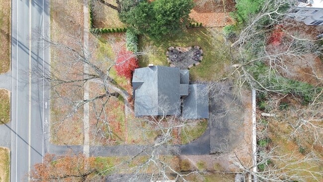 Building Photo - 350 Converse St