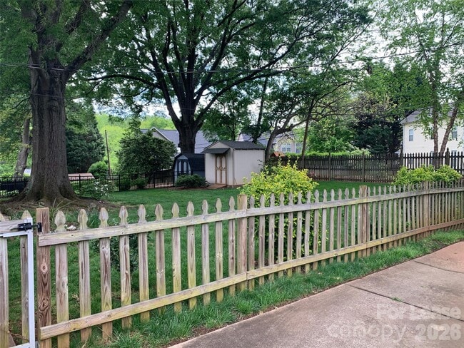 Building Photo - 1130 Cheddington Dr