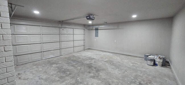 Building Photo - 204 Dogwood Ln