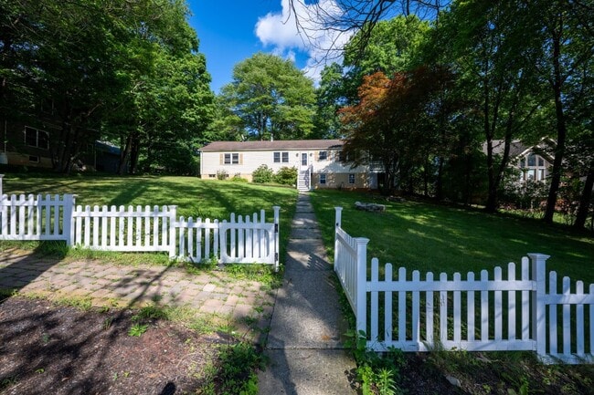 Primary Photo - 468 Hillside Rd