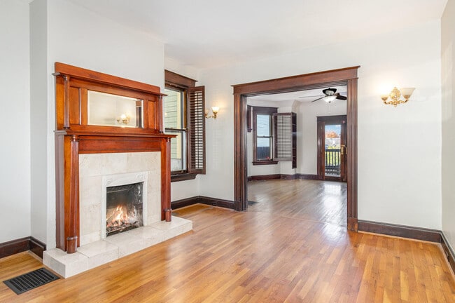 Building Photo - 1030 Vine St