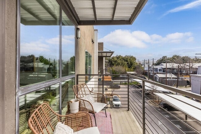 Building Photo - 207 W Johanna St