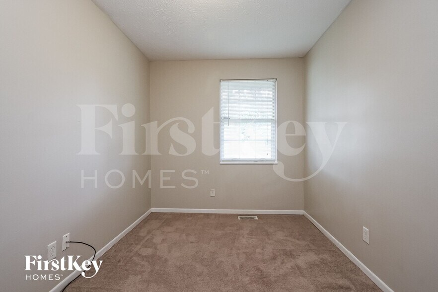 Building Photo - 5411 Padre Ln