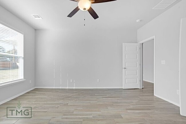 Building Photo - Naples: Your Stylish Haven in Owasso