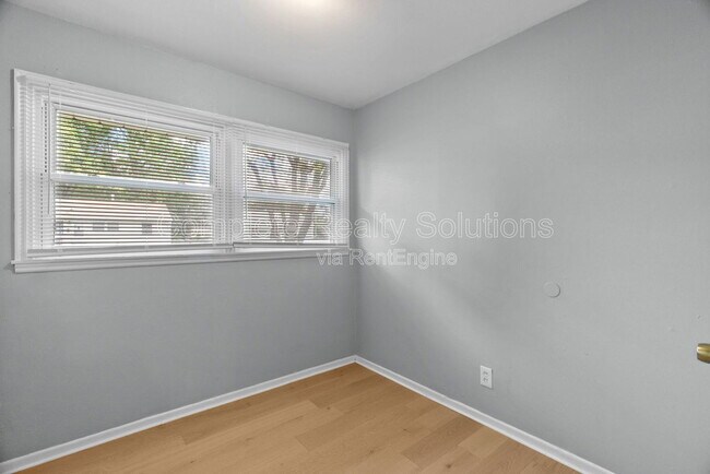 Building Photo - 416 Lanark Rd