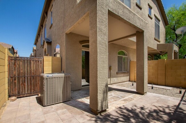 Building Photo - 2250 E Deer Valley Dr
